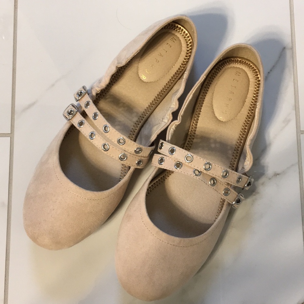 Beige flats with double buckle straps